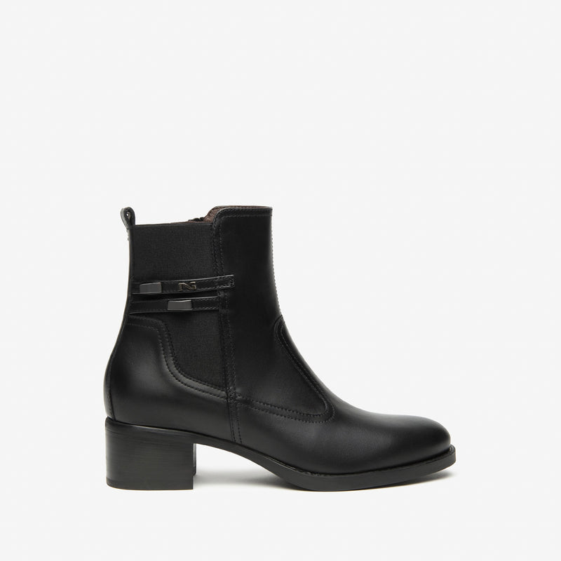 NeroGiardini Black Leather Ankle Boot
