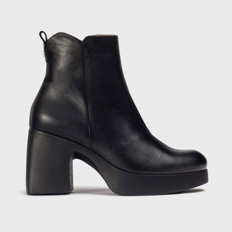 Wonders Lady 81 Black Platform Ankle Boot