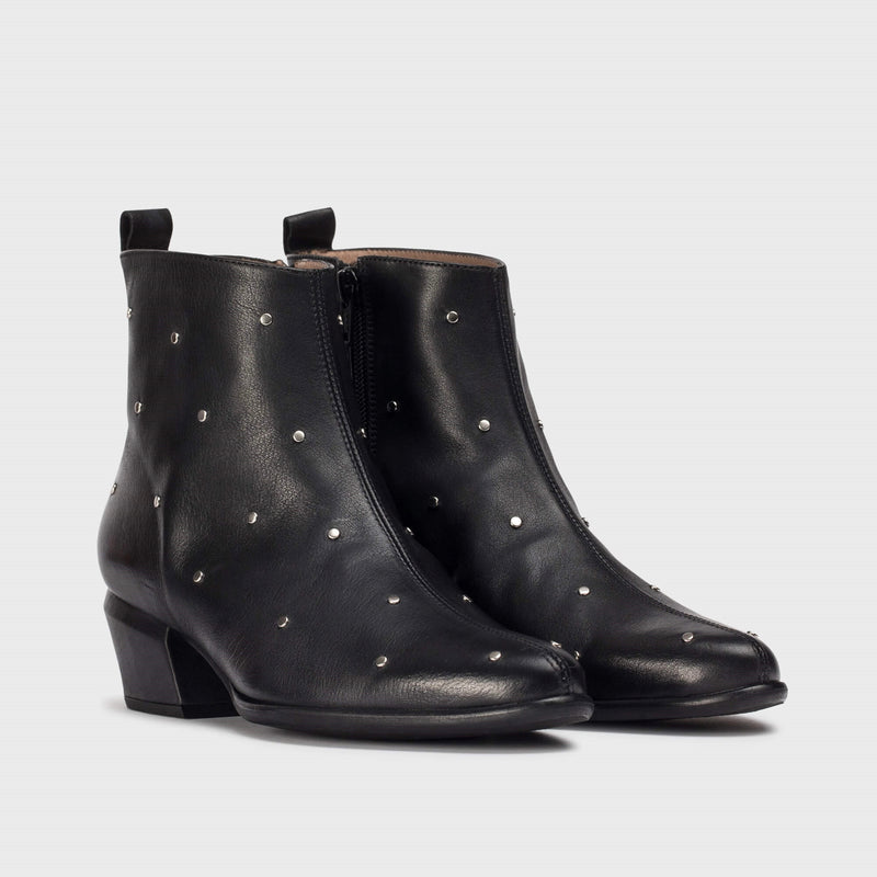 Wonders Black Boot with Silver Studs