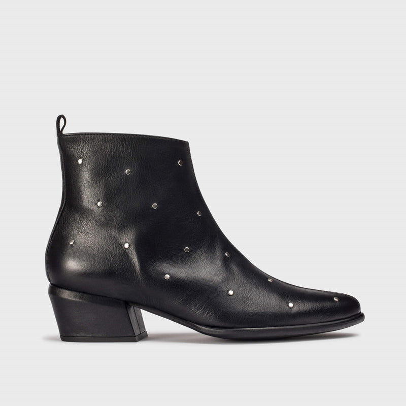 Wonders Black Boot with Silver Studs