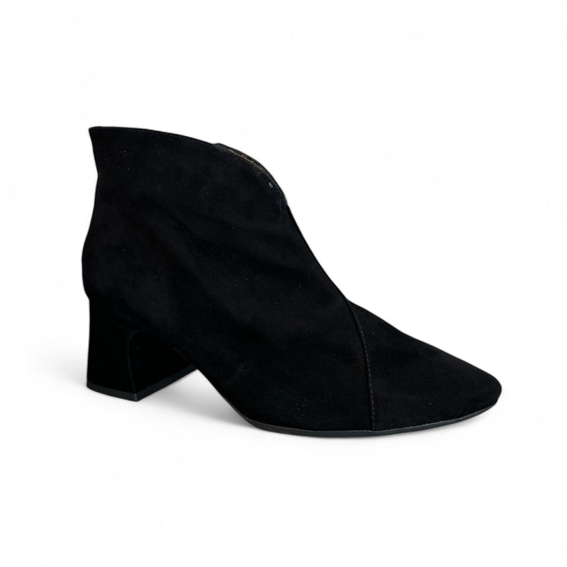 Wonders Eliot Black Suede Ankle Boot