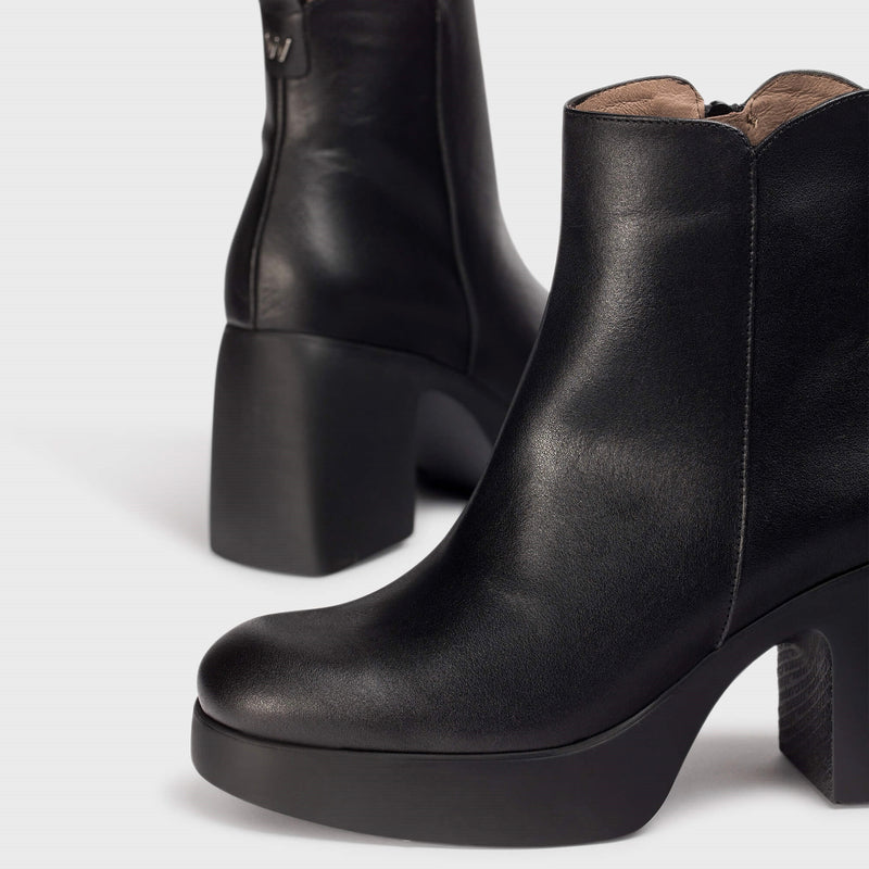 Wonders Lady 81 Black Platform Ankle Boot