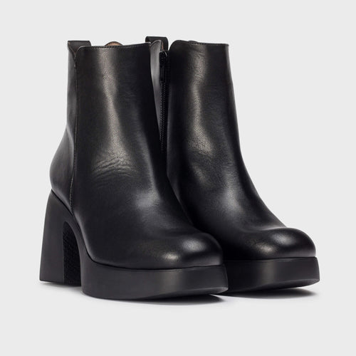 Wonders Lady 81 Black Platform Ankle Boot