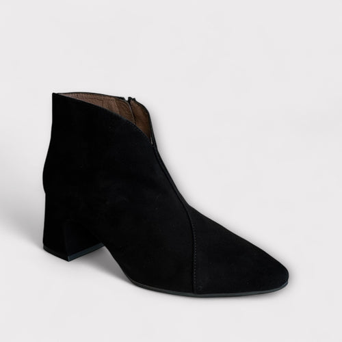 Wonders Eliot Black Suede Ankle Boot