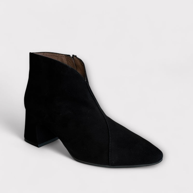 Wonders Eliot Black Suede Ankle Boot